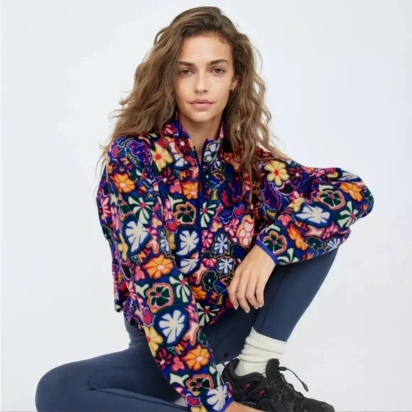 TNA | Tops | Aritzia Tna Cropped Vibrant Fleece 9s Vibe